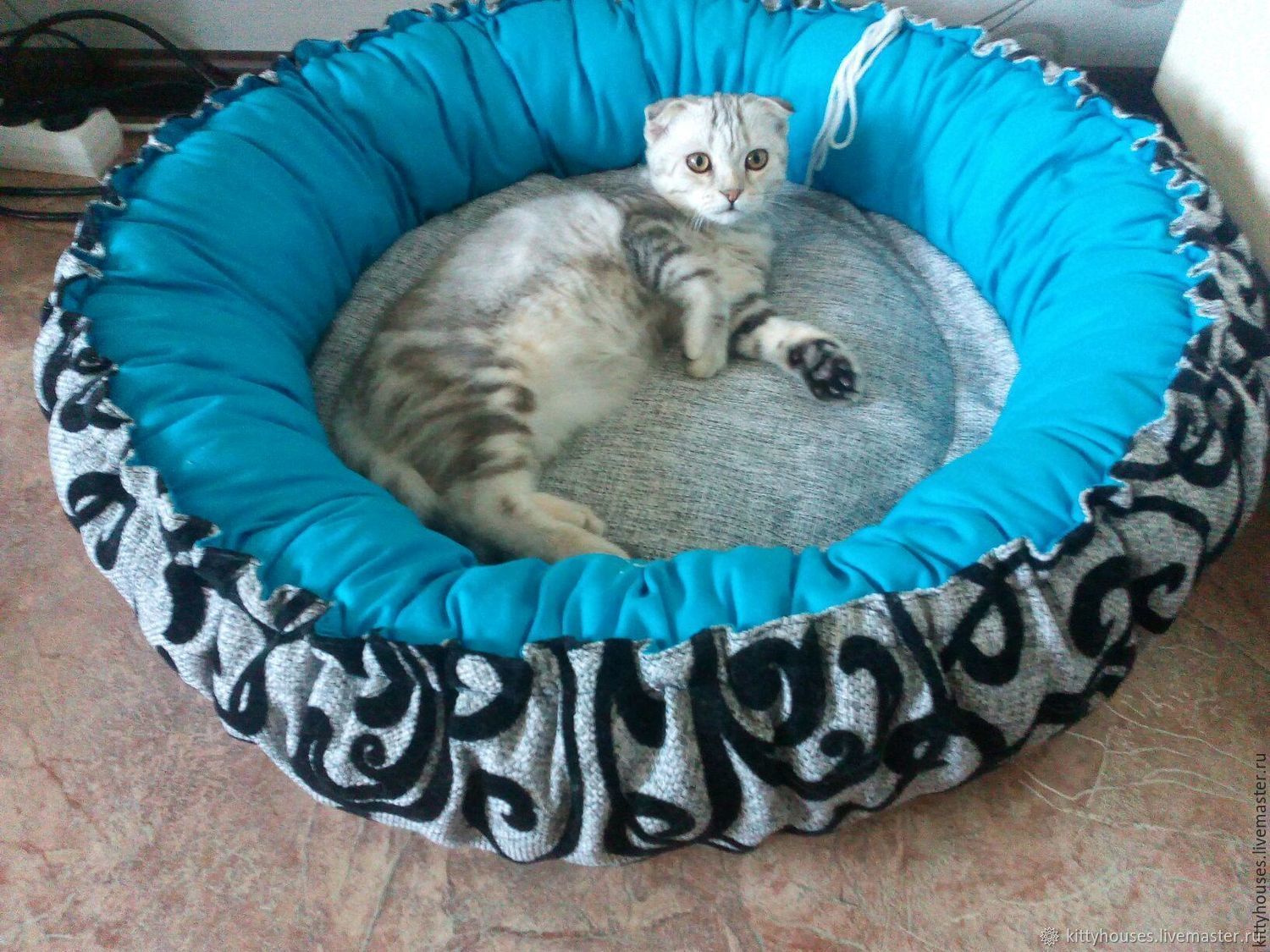 Лежак для кошки своими